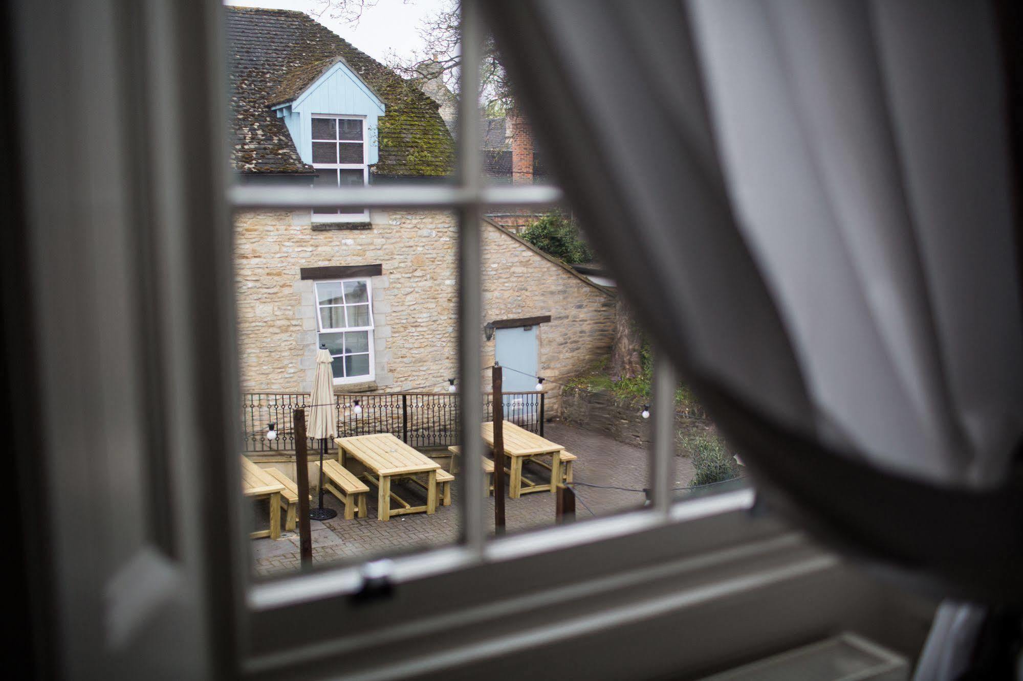 The Blue Boar Hotell Witney Exteriör bild